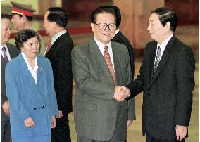 Jiang leaves for APEC summit